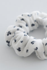 Close-up of white scrunchie with navy indigo floral pattern – Avauma